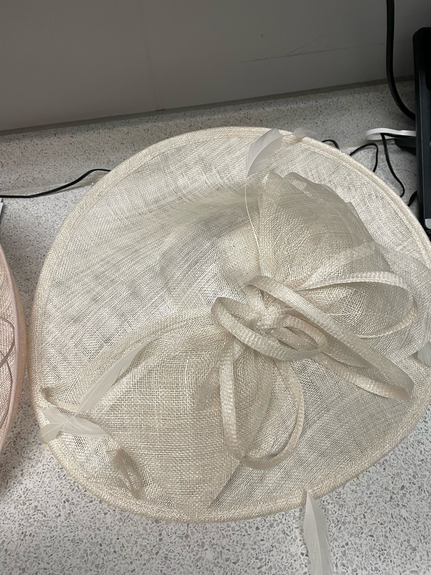 Bow/Feathers Hatinator