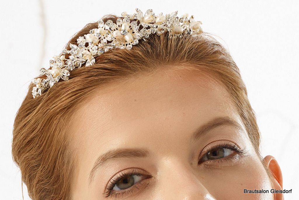 D43 Tiara