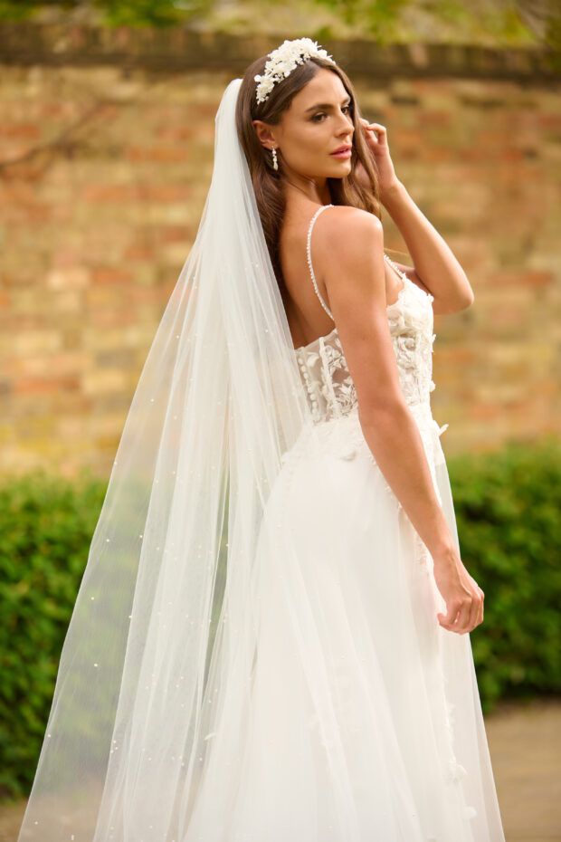 Signature Tulle Pearl Scatter Veil